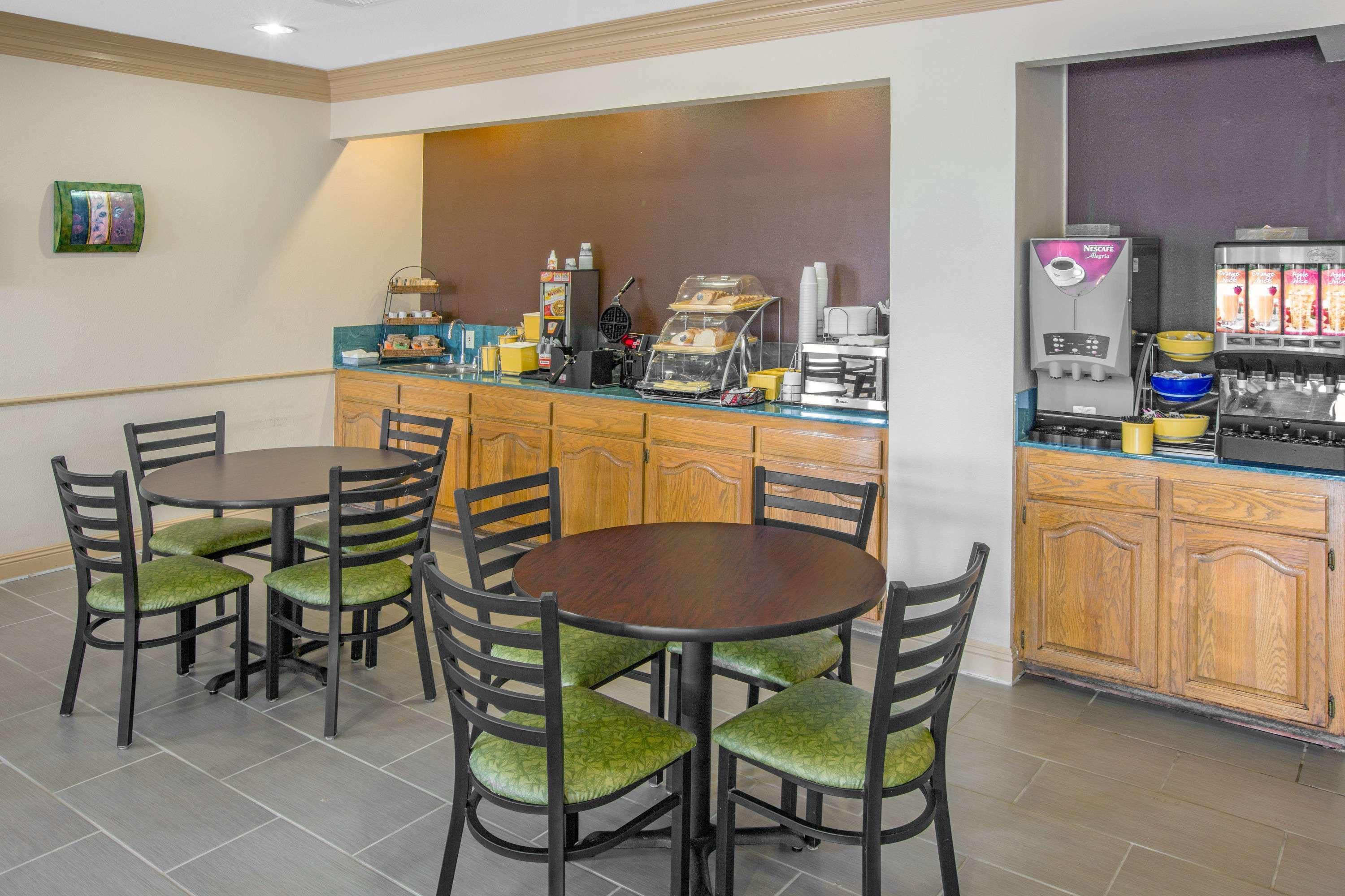 Days Inn By Wyndham Denham Springs-Baton Rouge East מראה חיצוני תמונה